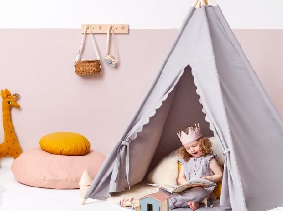 Becoming a Big Sibling: How To Share Your Pregnancy With Your Child