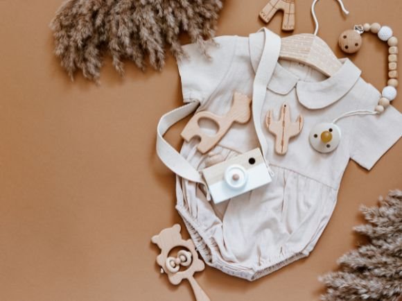 7 Cute Ways to Involve Your Dog in Your Pregnancy Announcement