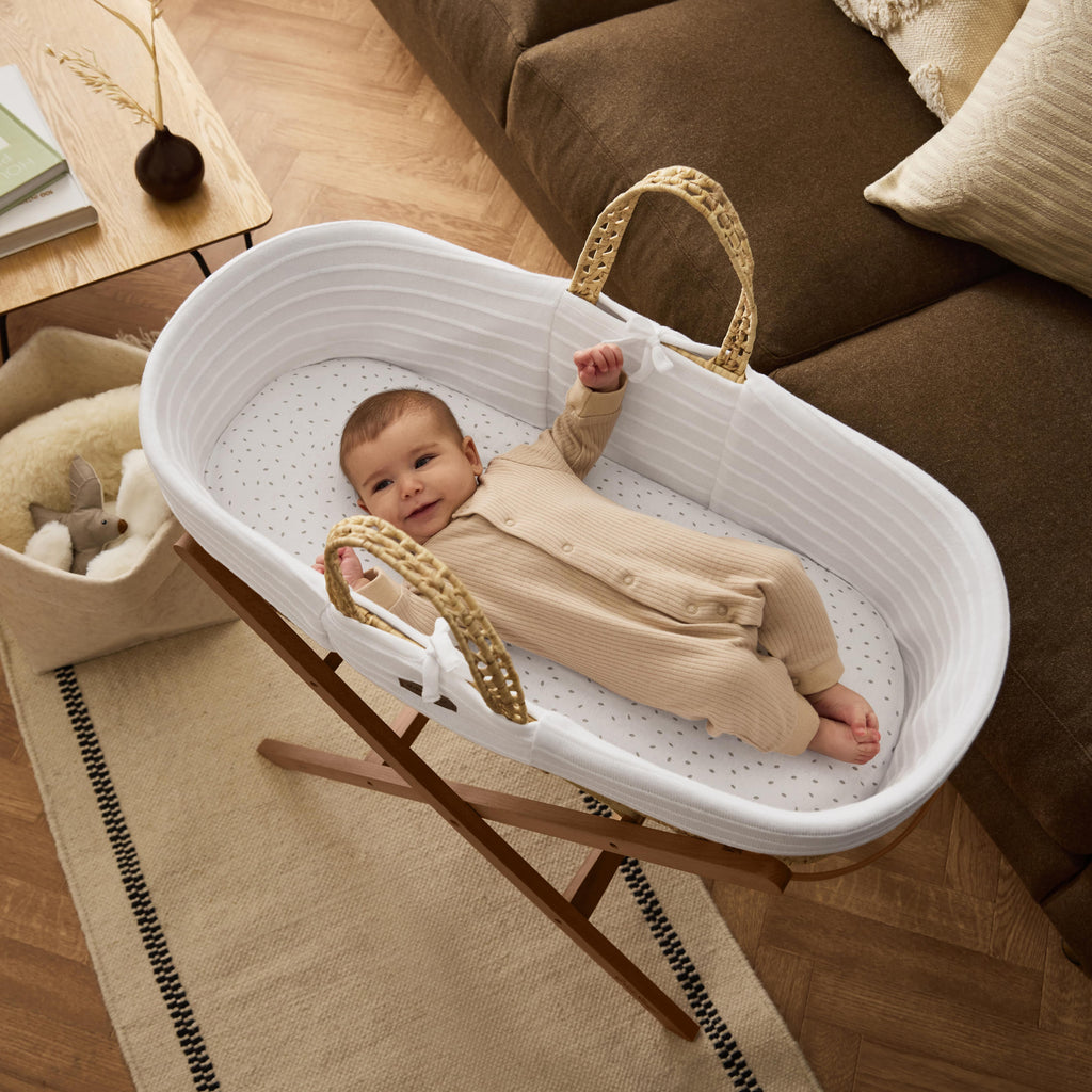 Organic Ripple Knitted Moses Basket, Mattress & Walnut Foldable Stand White