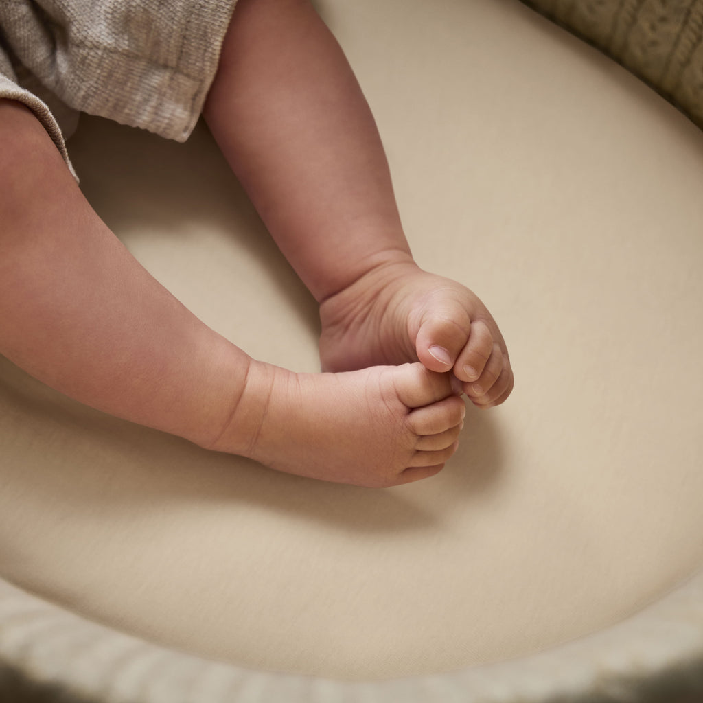 Organic Moses Basket Fitted Sheets in Truffle