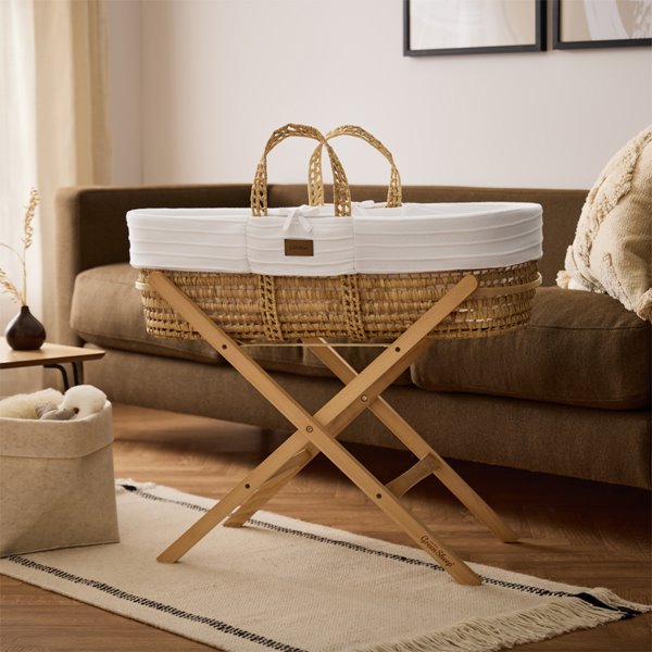 Organic Ripple Knit Moses Basket, Mattress & Natural Foldable Stand White