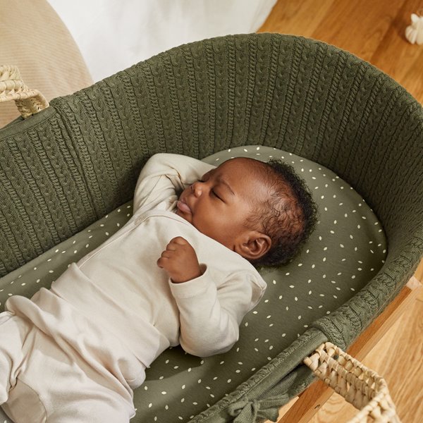 Organic Knitted Moses Basket, Mattress & Walnut Rocking Stand Juniper