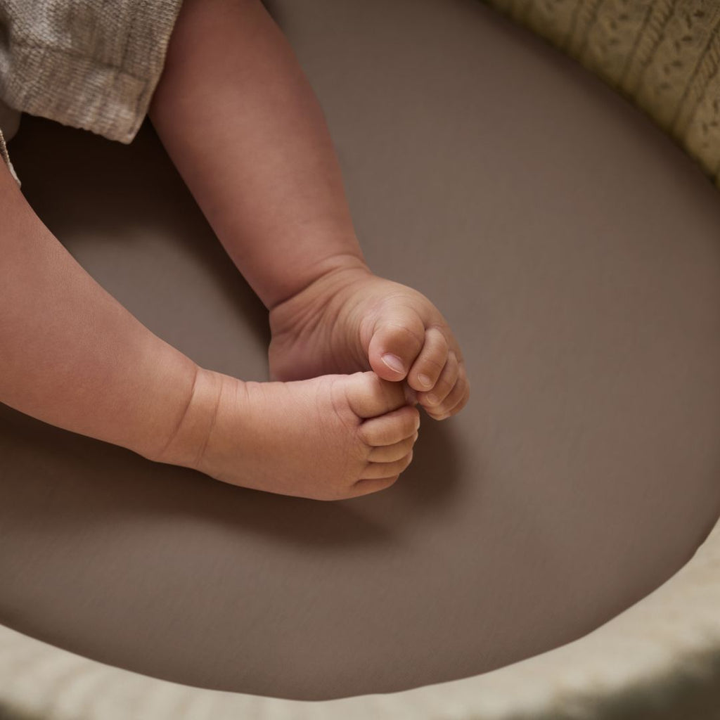 Organic Moses Basket Fitted Sheets in Cocoa