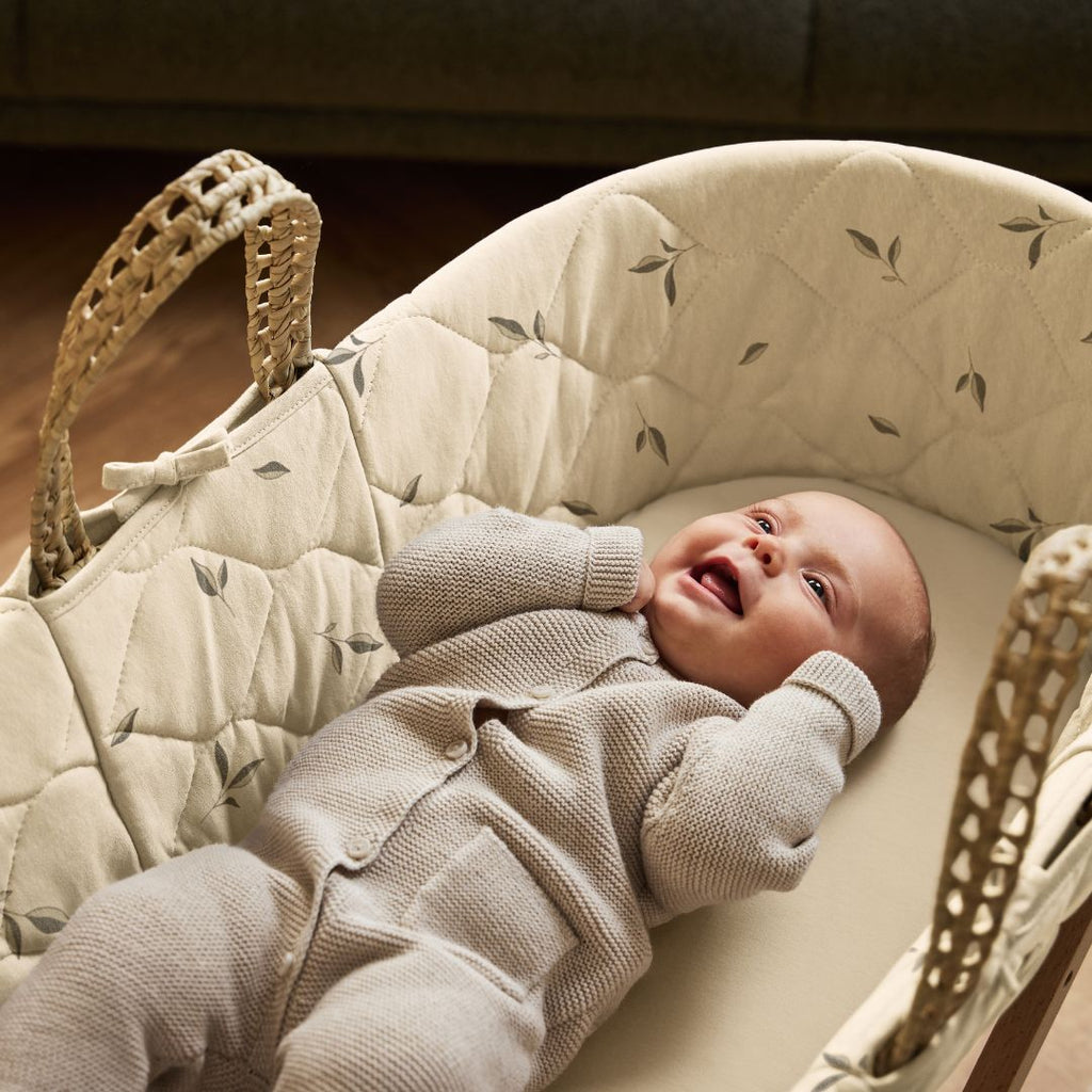 Organic Leaves Quilt Moses Basket, Mattress & Walnut Static Stand