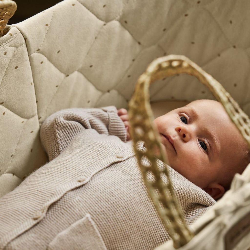 Organic Rice Quilt Moses Basket, Mattress & Walnut Rocking Stand Linen with Cocoa