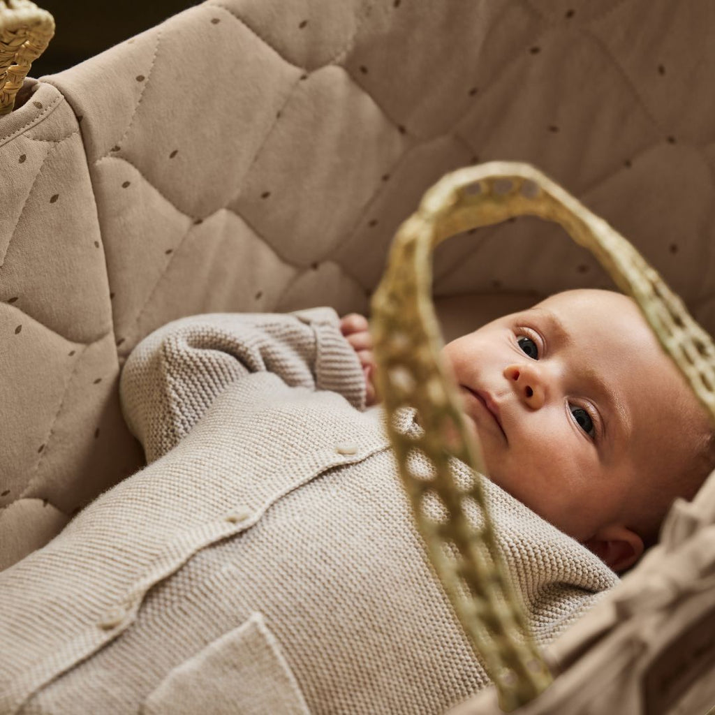 Organic Rice Quilt Moses Basket, Mattress & Walnut Static Stand Truffle with Cocoa